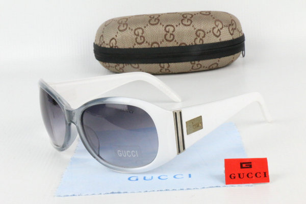 GUCCI Sunglasses 25