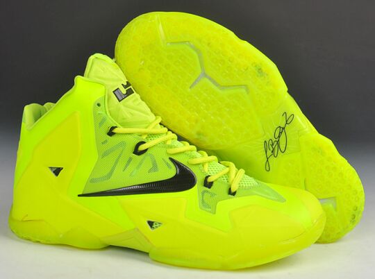 LeBron James 11(XI) Authentic basketball shoes Size 40~46 16.0915