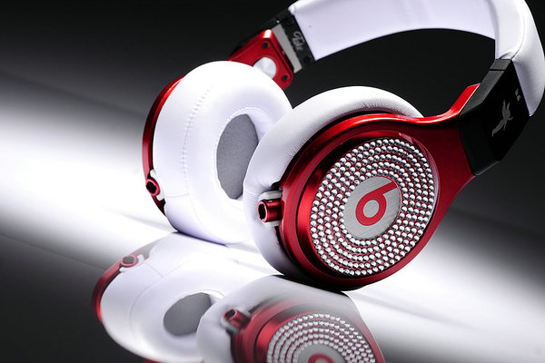 Monster beats With white diamond