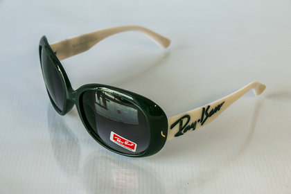 Ray-Ban sunglasses 52